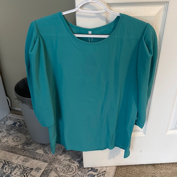 Pink and blue women’s dress shirts with half puffer sleeves - Picture 3 of 4